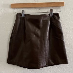 Gorgeous new without tags faux leather Abercrombie skirt XXS